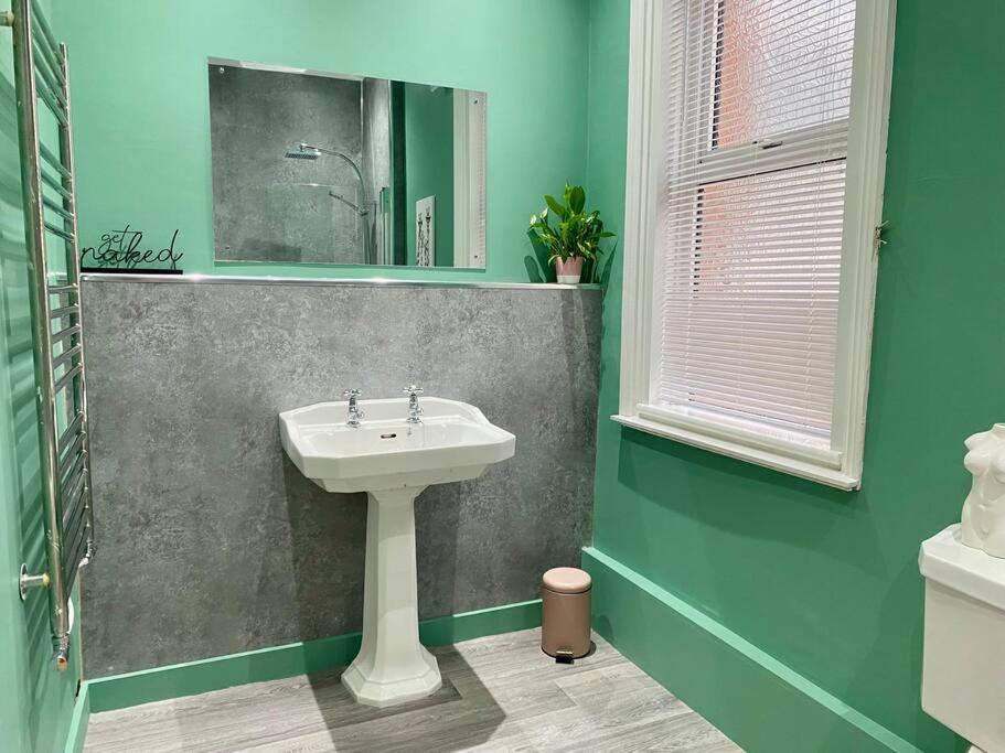 Spacious, Cosy 3 Bedroom House In Preston. Preston  Luaran gambar